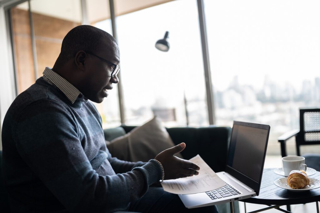 Investor looks angrily at laptop.jpg