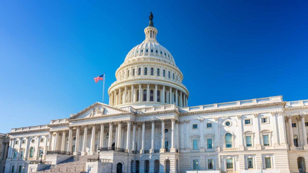 Former cftc chair urges congress to act on crypto regulation.jpg