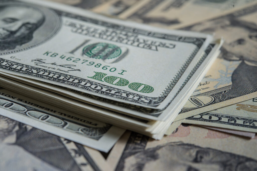 Banks invest billions while blockchain becomes current Billie dollar money background 1024x683.jpg