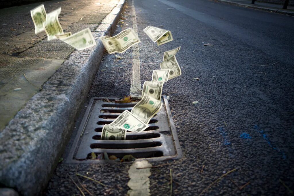 US Ethereum ETFs Record First Weeks of Consecutive Outflows Since April – What’s Happening?