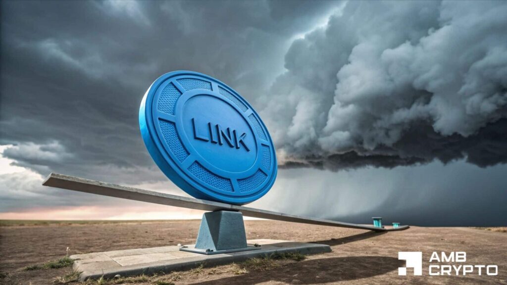 Chainlink support holds despite liquidation fears: is LINK breakout still possible?